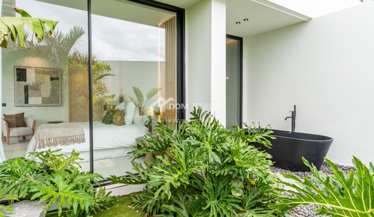 4 makuuhuone Huvila myytävänä paikassa Guia de Isora mukana uima-altaan 
autotalli - 4 290 000 € (Ref: 9374564)