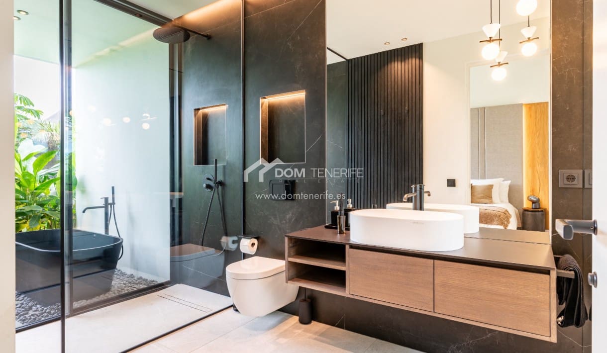 4 makuuhuone Huvila myytävänä paikassa Guia de Isora mukana uima-altaan 
autotalli - 4 290 000 € (Ref: 9374564)