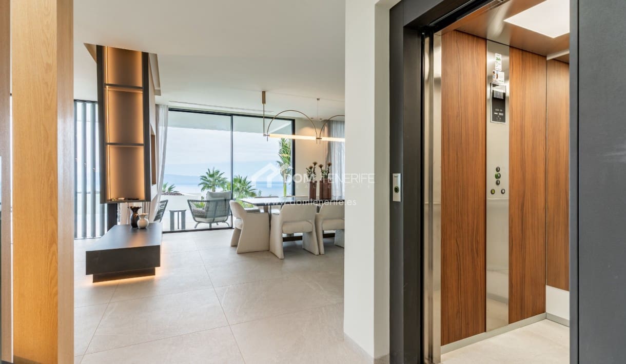 4 makuuhuone Huvila myytävänä paikassa Guia de Isora mukana uima-altaan 
autotalli - 4 290 000 € (Ref: 9374564)