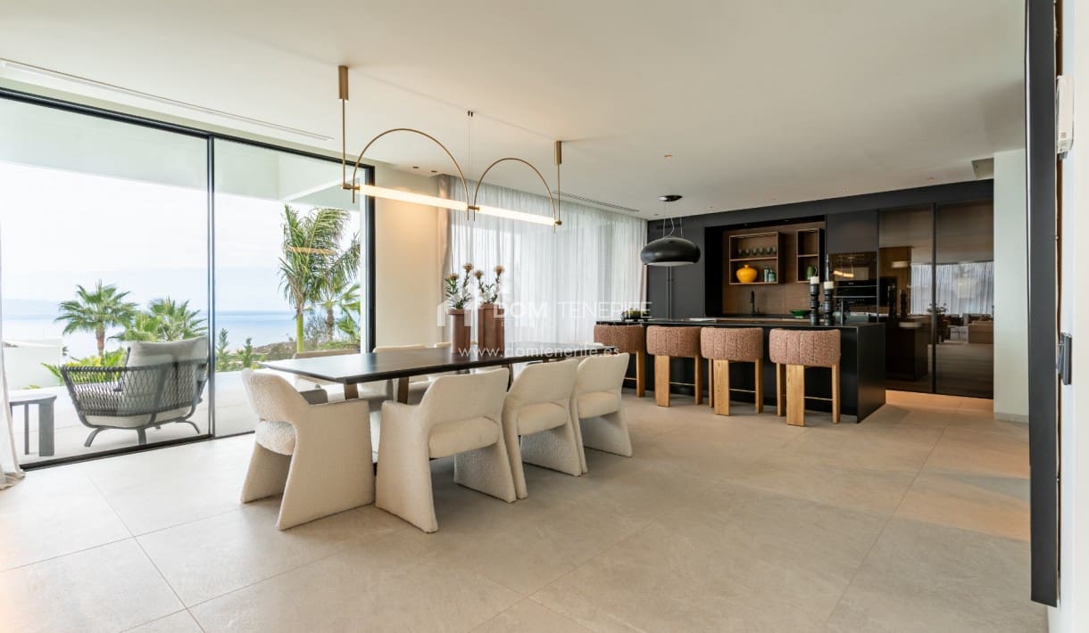 4 makuuhuone Huvila myytävänä paikassa Guia de Isora mukana uima-altaan 
autotalli - 4 290 000 € (Ref: 9374564)