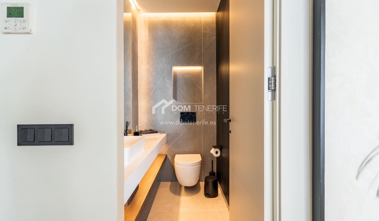 4 makuuhuone Huvila myytävänä paikassa Guia de Isora mukana uima-altaan 
autotalli - 4 290 000 € (Ref: 9374564)