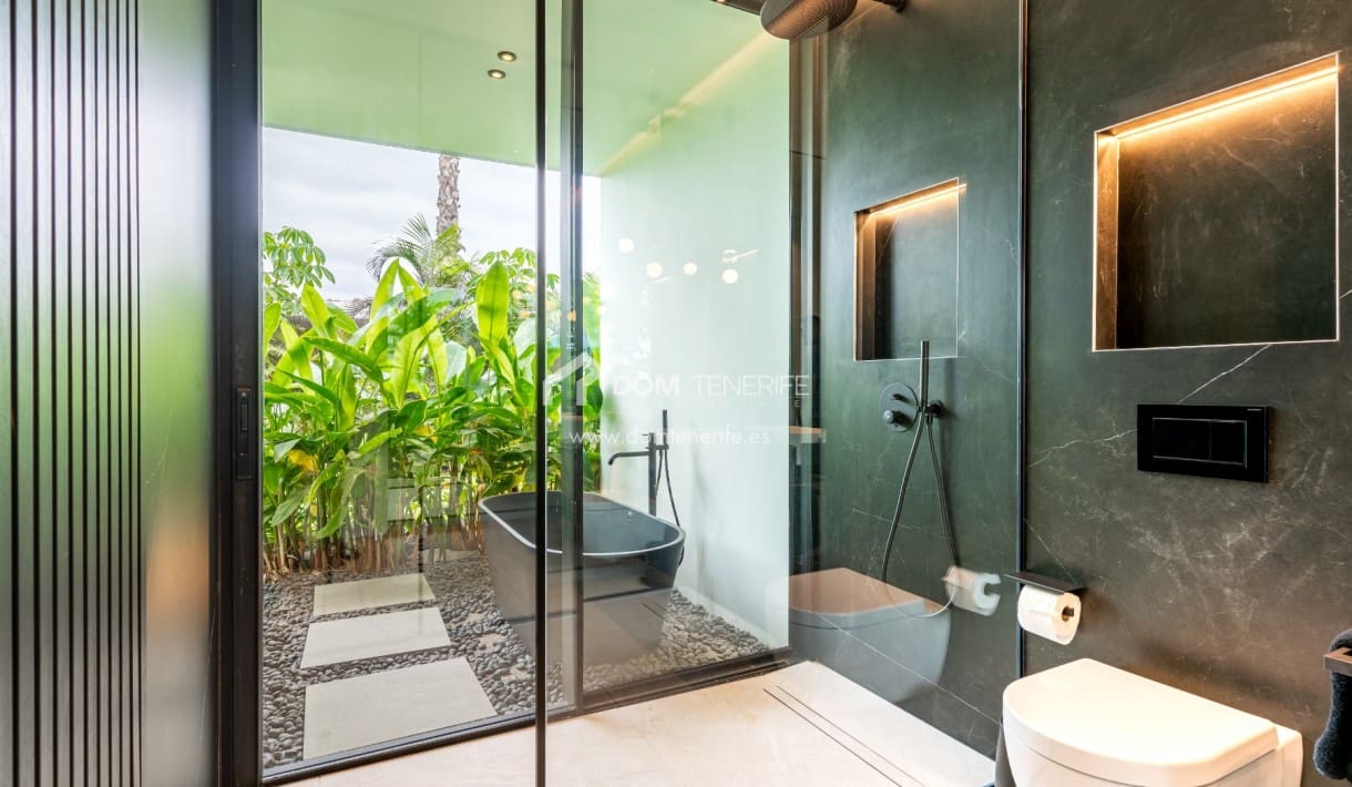 4 makuuhuone Huvila myytävänä paikassa Guia de Isora mukana uima-altaan 
autotalli - 4 290 000 € (Ref: 9374564)