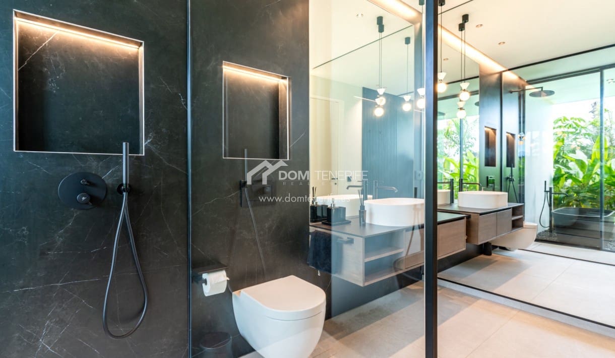 4 makuuhuone Huvila myytävänä paikassa Guia de Isora mukana uima-altaan 
autotalli - 4 290 000 € (Ref: 9374564)