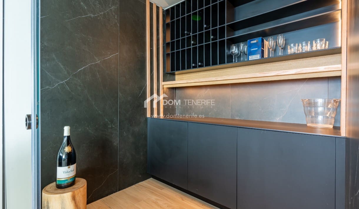 4 makuuhuone Huvila myytävänä paikassa Guia de Isora mukana uima-altaan 
autotalli - 4 290 000 € (Ref: 9374564)