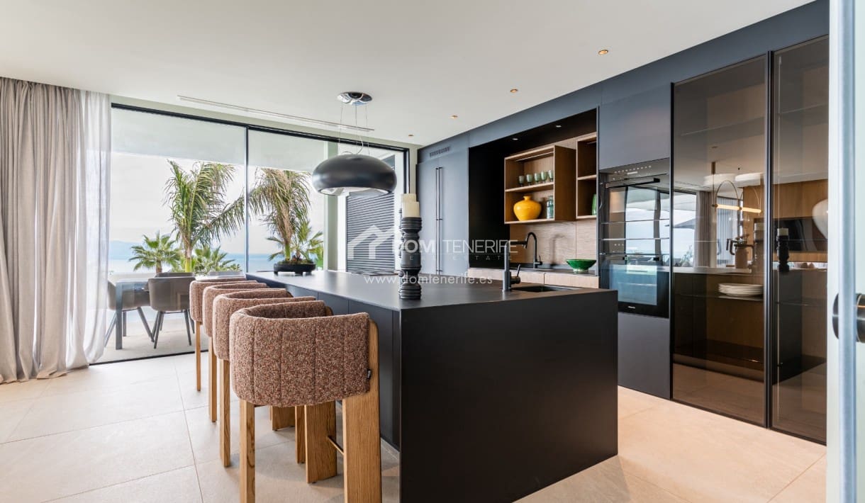 4 makuuhuone Huvila myytävänä paikassa Guia de Isora mukana uima-altaan 
autotalli - 4 290 000 € (Ref: 9374564)