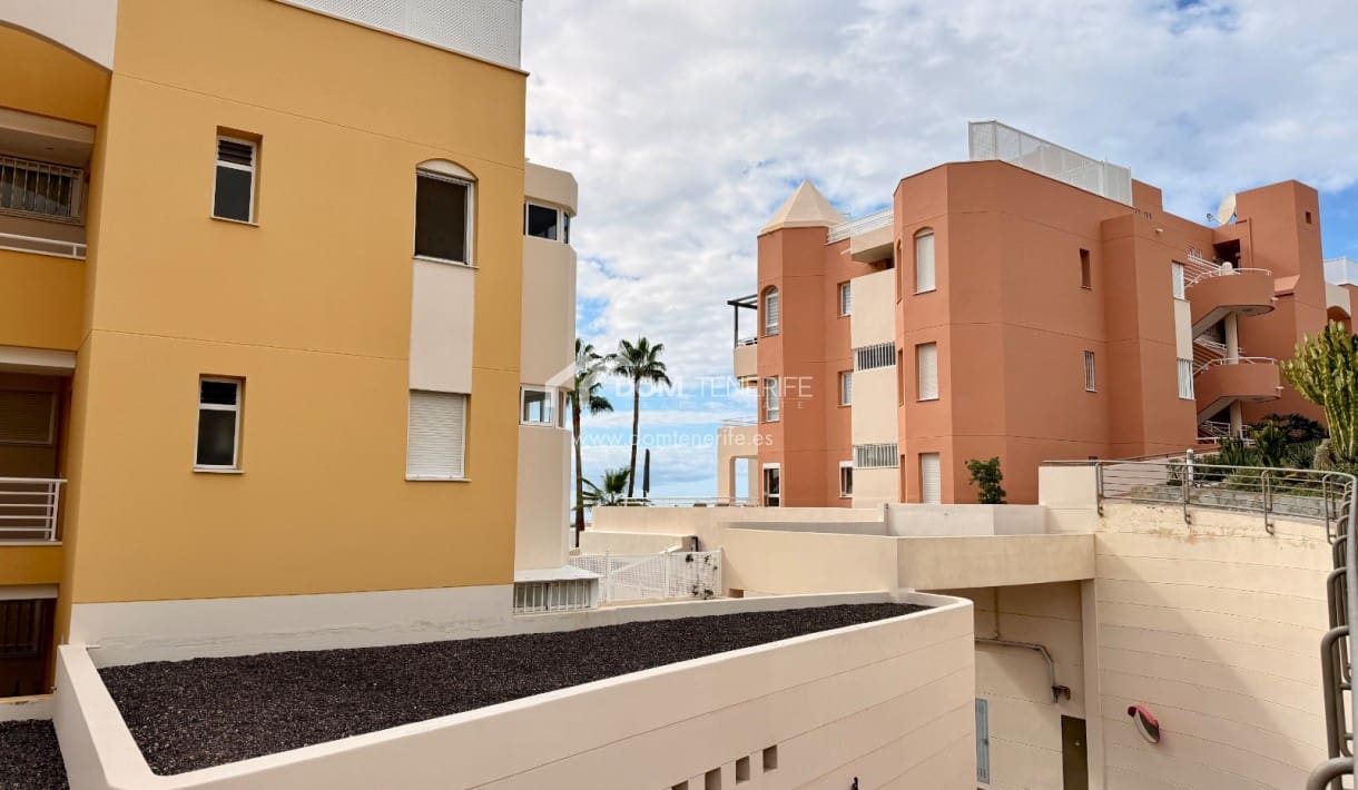 3 makuuhuone Huoneisto myytävänä paikassa La Caleta Adeje mukana uima-altaan 
autotalli - 790 000 € (Ref: 9397957)