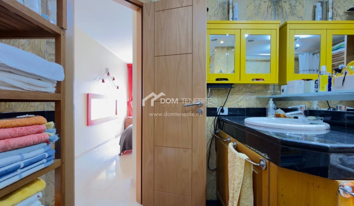 3 makuuhuone Huoneisto myytävänä paikassa La Caleta Adeje mukana uima-altaan 
autotalli - 790 000 € (Ref: 9397957)