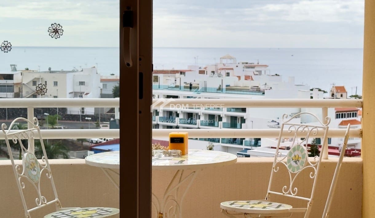 3 makuuhuone Huoneisto myytävänä paikassa La Caleta Adeje mukana uima-altaan 
autotalli - 790 000 € (Ref: 9397957)