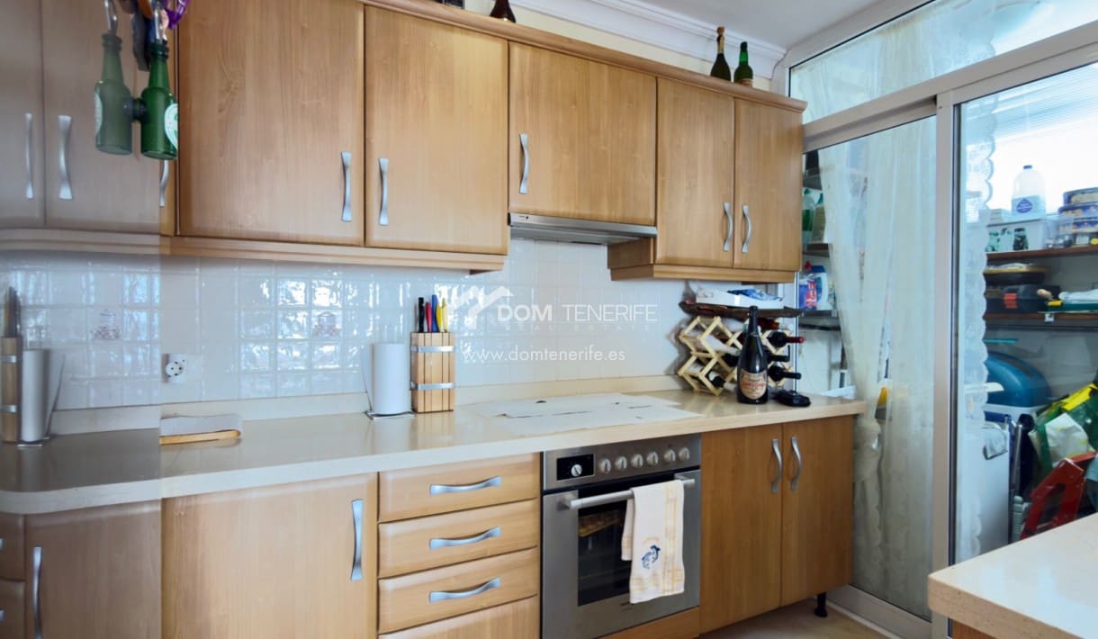 3 makuuhuone Huoneisto myytävänä paikassa La Caleta Adeje mukana uima-altaan 
autotalli - 790 000 € (Ref: 9397957)