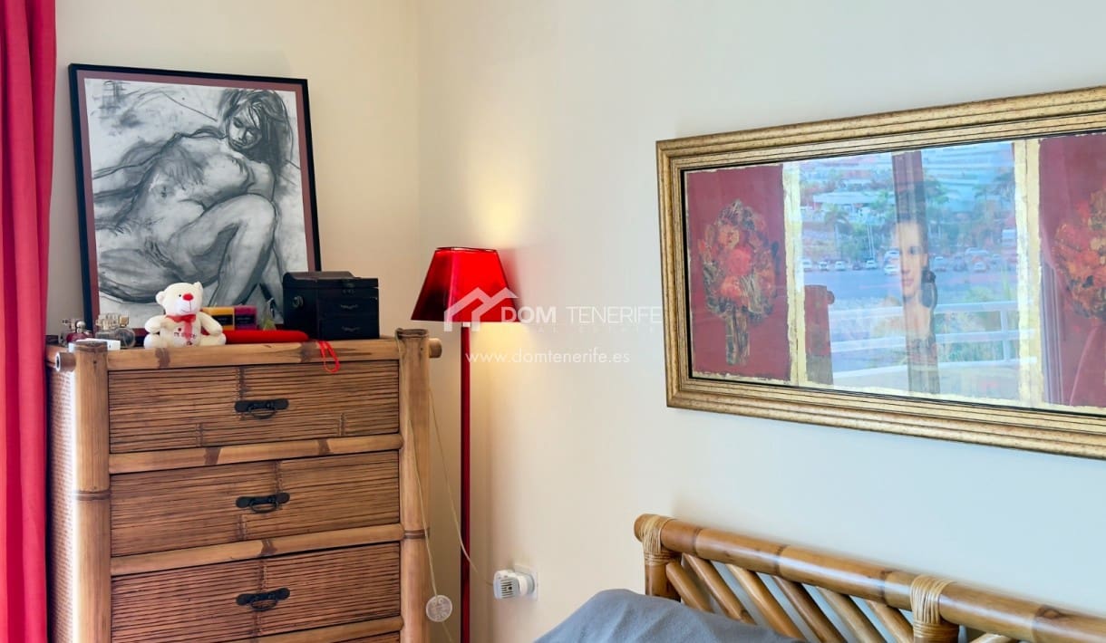 3 makuuhuone Huoneisto myytävänä paikassa La Caleta Adeje mukana uima-altaan 
autotalli - 790 000 € (Ref: 9397957)