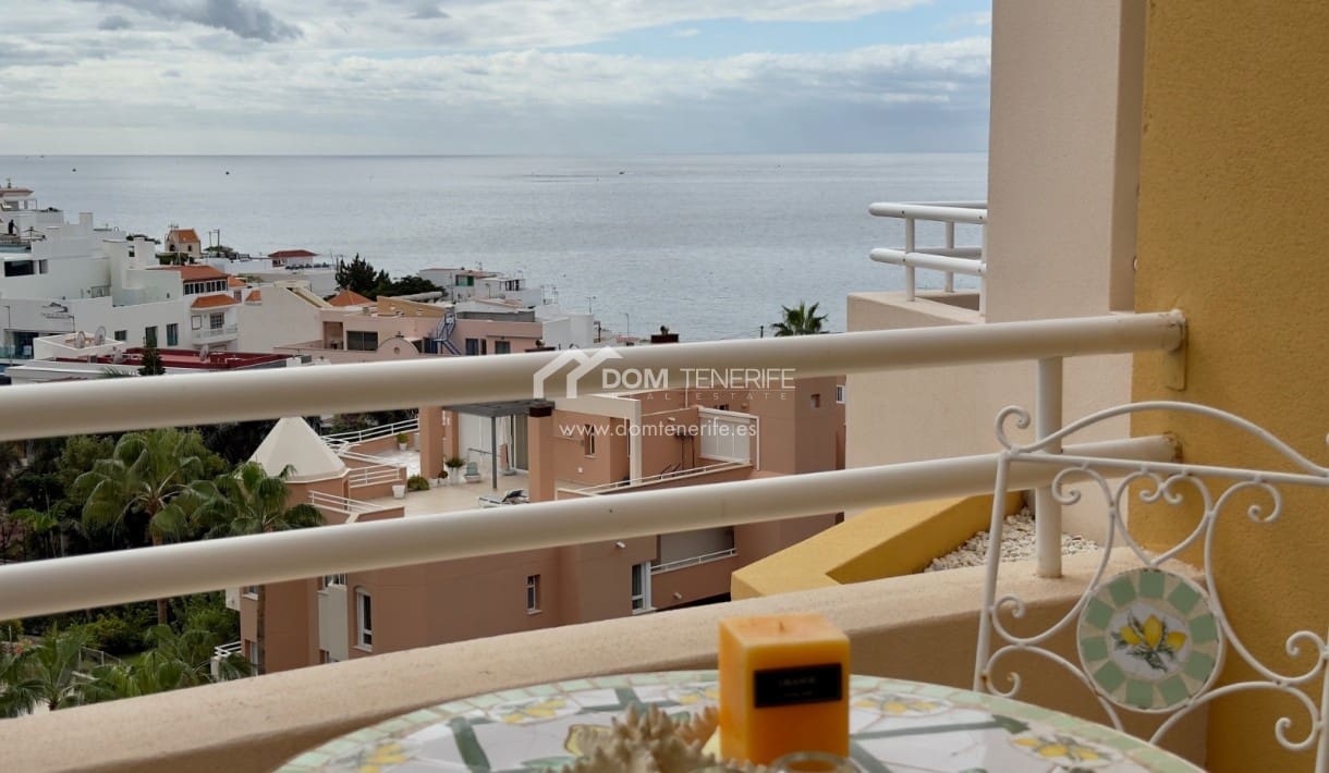 3 makuuhuone Huoneisto myytävänä paikassa La Caleta Adeje mukana uima-altaan 
autotalli - 790 000 € (Ref: 9397957)