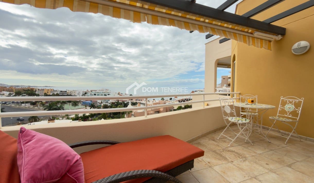 3 makuuhuone Huoneisto myytävänä paikassa La Caleta Adeje mukana uima-altaan 
autotalli - 790 000 € (Ref: 9397957)