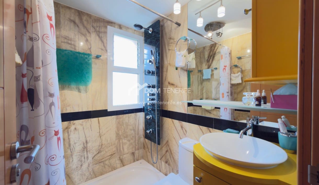 3 makuuhuone Huoneisto myytävänä paikassa La Caleta Adeje mukana uima-altaan 
autotalli - 790 000 € (Ref: 9397957)