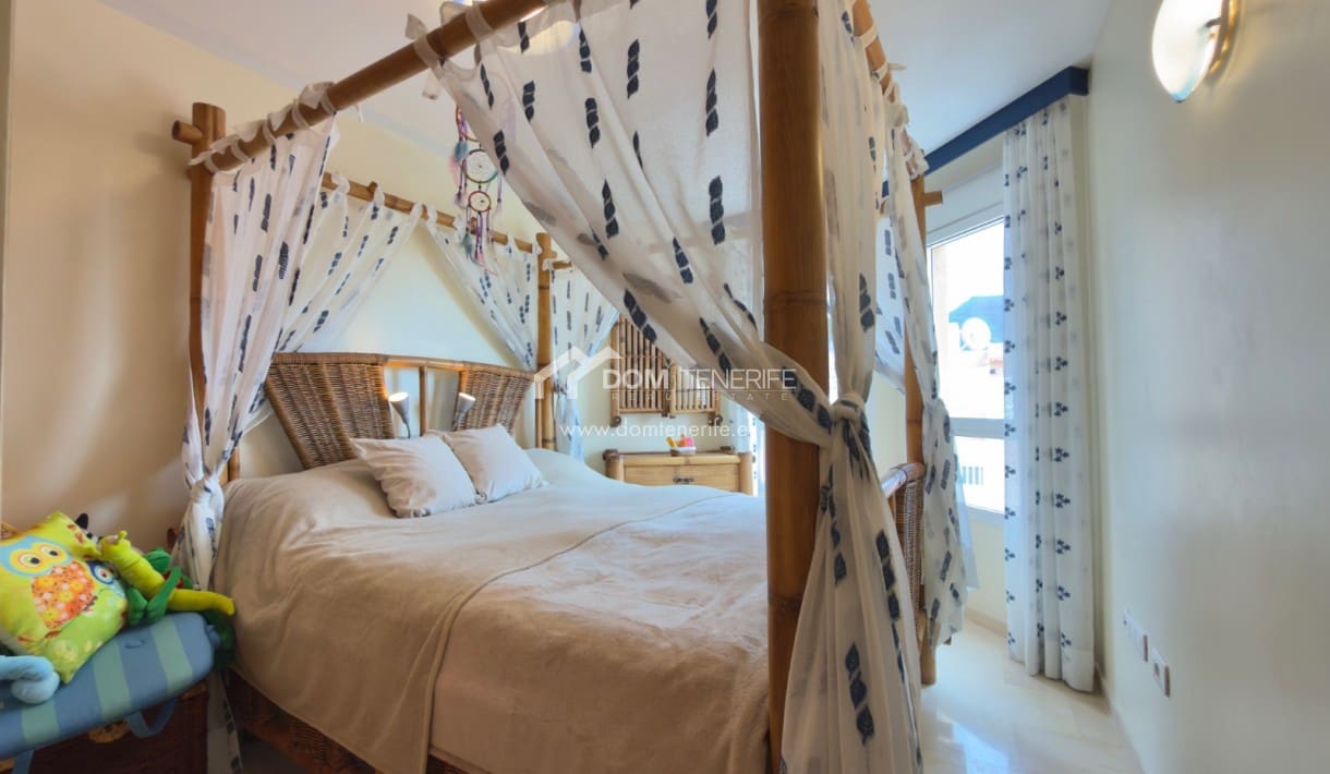 3 makuuhuone Huoneisto myytävänä paikassa La Caleta Adeje mukana uima-altaan 
autotalli - 790 000 € (Ref: 9397957)