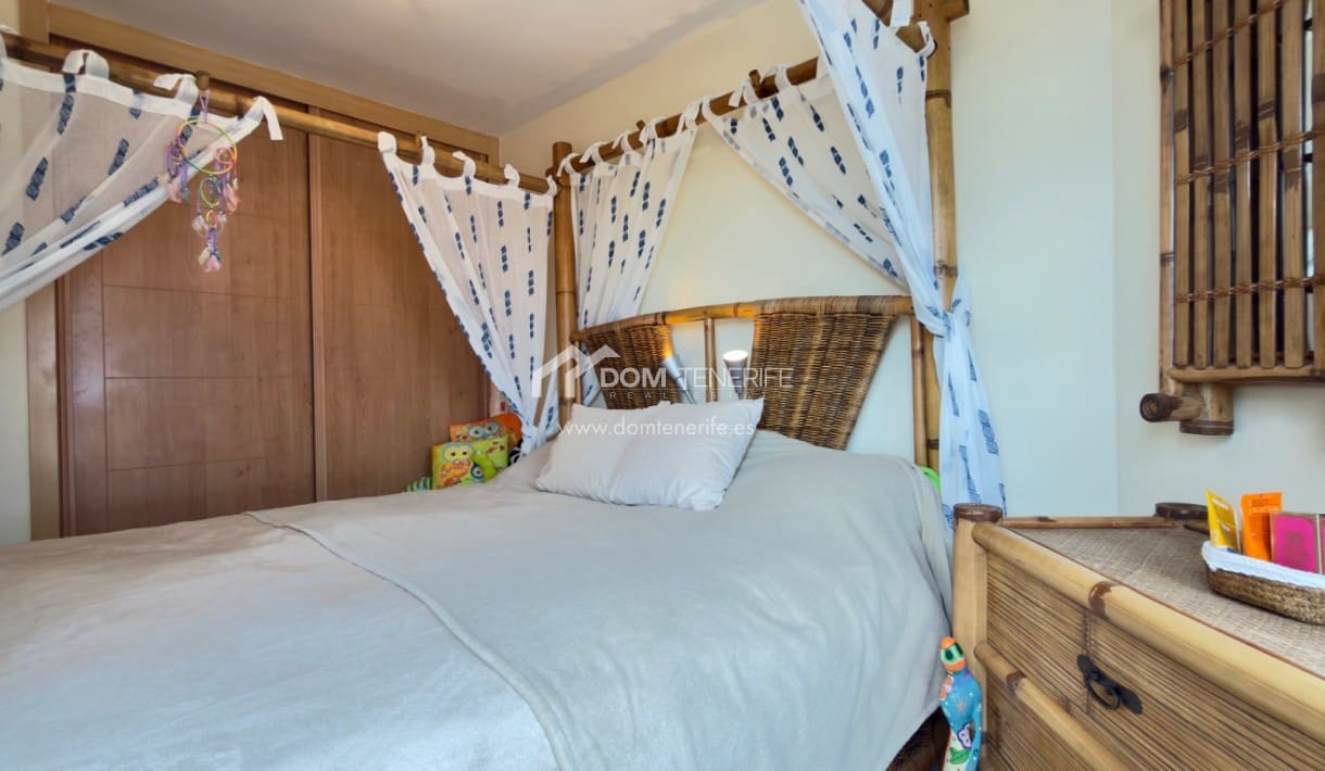 3 makuuhuone Huoneisto myytävänä paikassa La Caleta Adeje mukana uima-altaan 
autotalli - 790 000 € (Ref: 9397957)