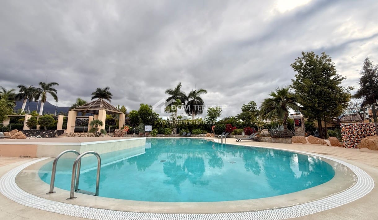 3 makuuhuone Huoneisto myytävänä paikassa La Caleta Adeje mukana uima-altaan 
autotalli - 790 000 € (Ref: 9397957)