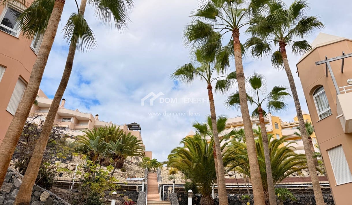 3 makuuhuone Huoneisto myytävänä paikassa La Caleta Adeje mukana uima-altaan 
autotalli - 790 000 € (Ref: 9397957)