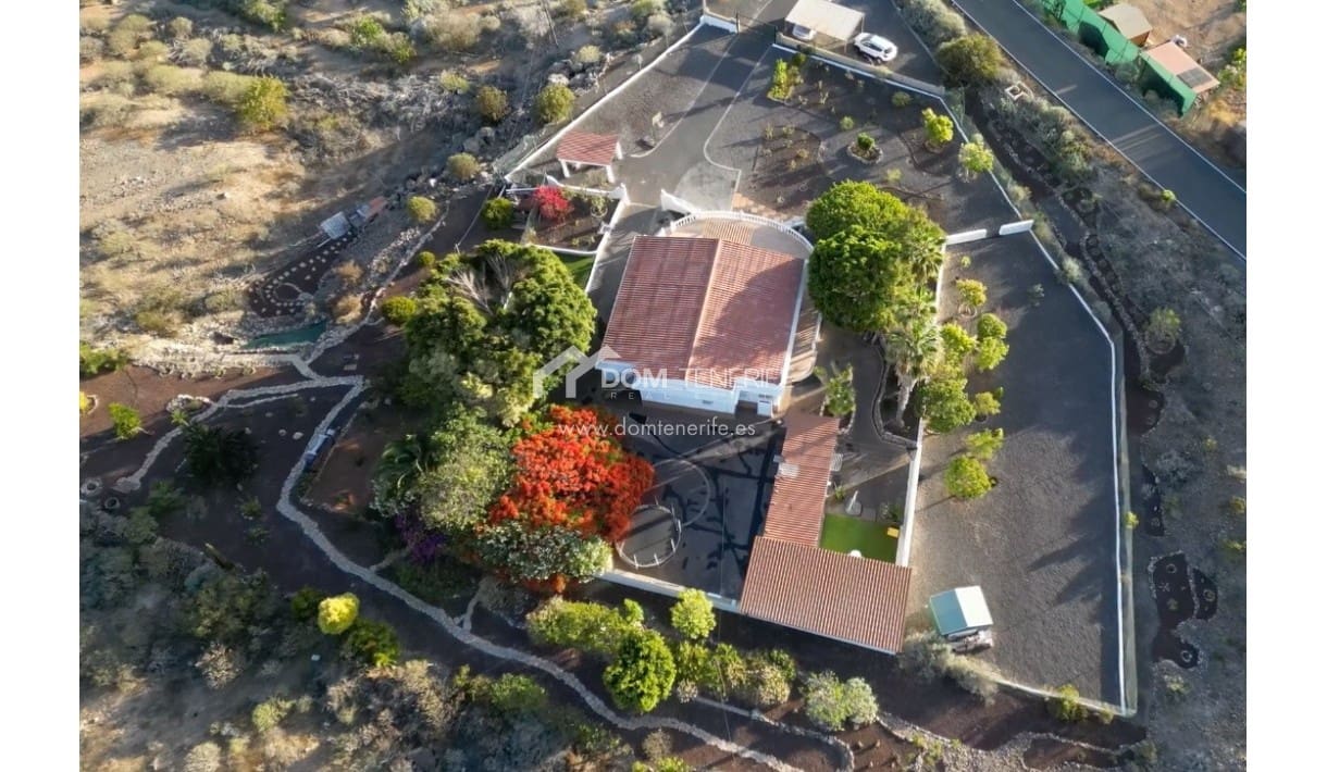 6 soveværelse Finca/Landehus til salg i Piedra Hincada med garage - € 1.050.000 (Ref: 9421582)