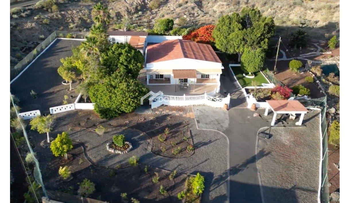 6 soveværelse Finca/Landehus til salg i Piedra Hincada med garage - € 1.050.000 (Ref: 9421582)