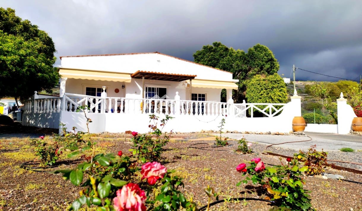 6 soveværelse Finca/Landehus til salg i Piedra Hincada med garage - € 1.050.000 (Ref: 9421582)