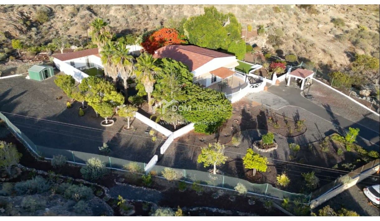 6 soveværelse Finca/Landehus til salg i Piedra Hincada med garage - € 1.050.000 (Ref: 9421582)