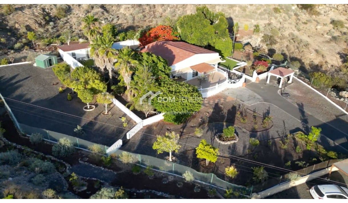 6 soveværelse Finca/Landehus til salg i Piedra Hincada med garage - € 1.050.000 (Ref: 9421582)