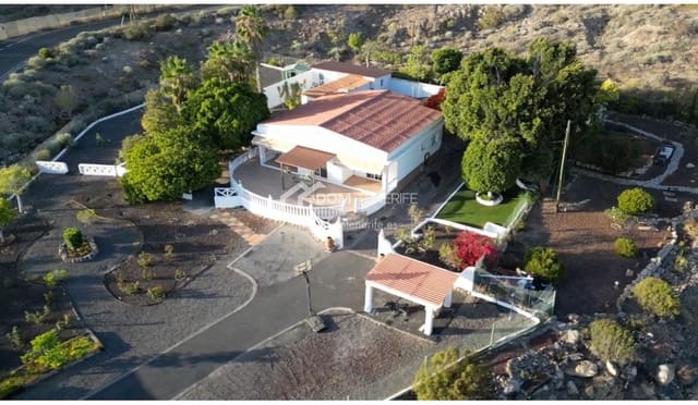 6 soveværelse Finca/Landehus til salg i Piedra Hincada, Guía de Isora med garage - € 1.050.000 (Ref: 9421582)