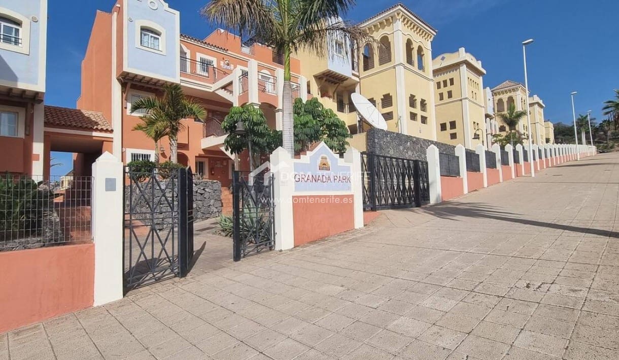 2 chambre Appartement à vendre à Los Cristianos avec piscine - 290 000 € (Ref: 9426653)