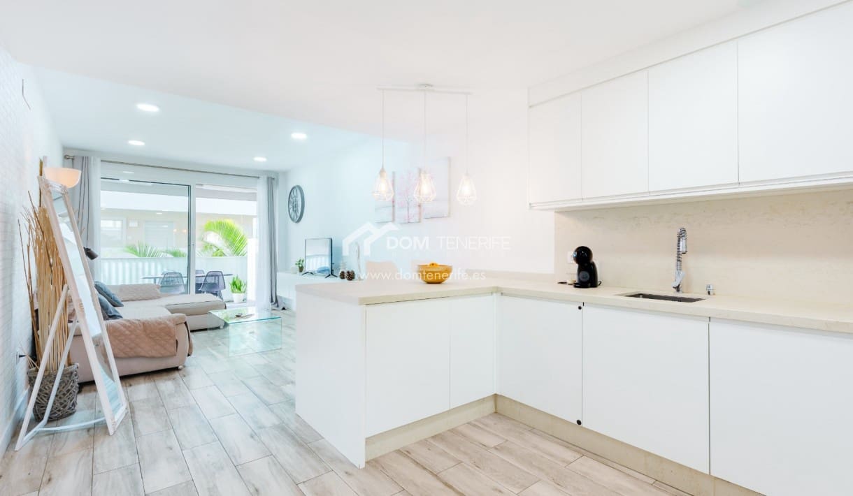 2 chambre Appartement à vendre à Adeje avec piscine garage - 380 000 € (Ref: 9431919)