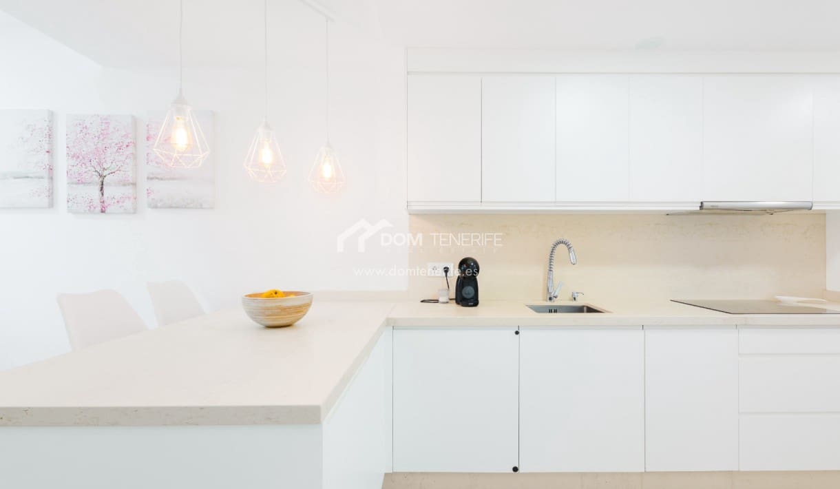 2 chambre Appartement à vendre à Adeje avec piscine garage - 380 000 € (Ref: 9431919)