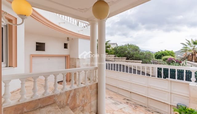 3 chambre Villa/Maison à vendre à Chayofa, Arona avec piscine garage - 990 000 € (Ref: 9474616)