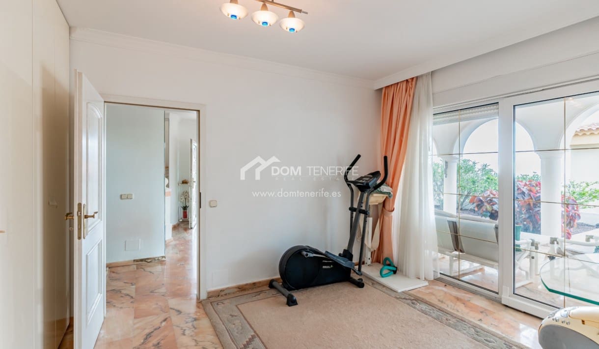 3 chambre Villa/Maison à vendre à Chayofa avec piscine garage - 990 000 € (Ref: 9474616)