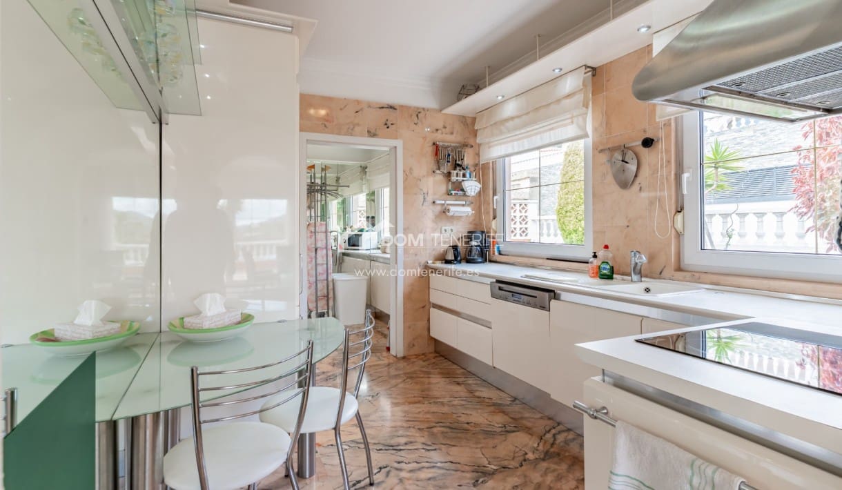 3 chambre Villa/Maison à vendre à Chayofa avec piscine garage - 990 000 € (Ref: 9474616)