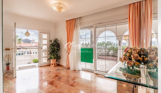 3 chambre Villa/Maison à vendre à Chayofa, Arona avec piscine garage - 990 000 € (Ref: 9474616)