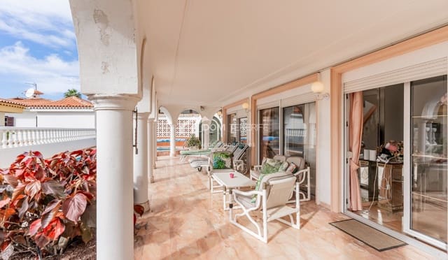 3 chambre Villa/Maison à vendre à Chayofa, Arona avec piscine garage - 990 000 € (Ref: 9474616)