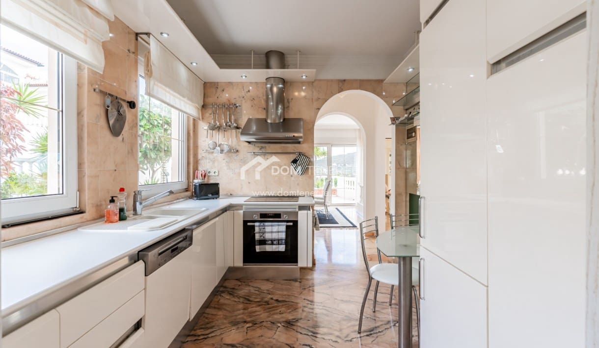 3 chambre Villa/Maison à vendre à Chayofa avec piscine garage - 990 000 € (Ref: 9474616)