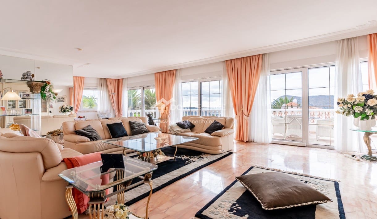 3 chambre Villa/Maison à vendre à Chayofa avec piscine garage - 990 000 € (Ref: 9474616)