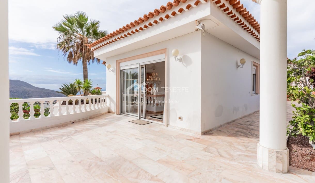 3 chambre Villa/Maison à vendre à Chayofa avec piscine garage - 990 000 € (Ref: 9474616)