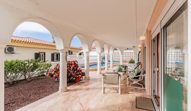 3 chambre Villa/Maison à vendre à Chayofa, Arona avec piscine garage - 990 000 € (Ref: 9474616)