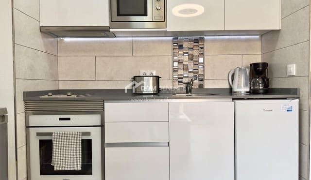 1 slaapkamer Appartement te huur in Playa de las Americas, Arona met zwembad - € 1.600 (Ref: 9496646)