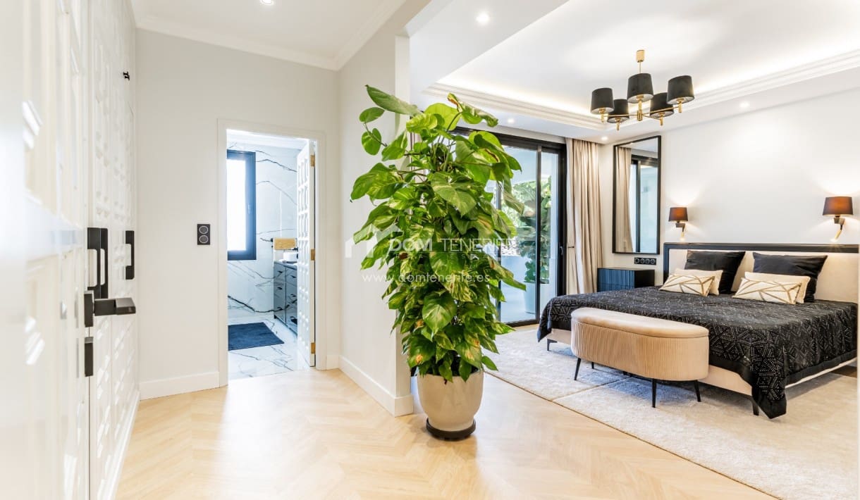 4 soveværelse Villa til salg i Costa Adeje med swimmingpool - € 2.600.000 (Ref: 9503553)