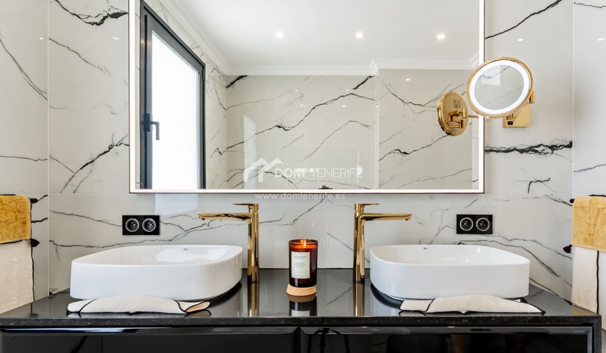 4 soveværelse Villa til salg i Costa Adeje med swimmingpool - € 2.600.000 (Ref: 9503553)