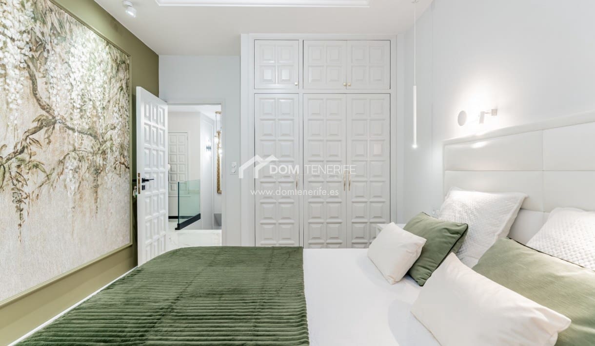 4 soveværelse Villa til salg i Costa Adeje med swimmingpool - € 2.600.000 (Ref: 9503553)