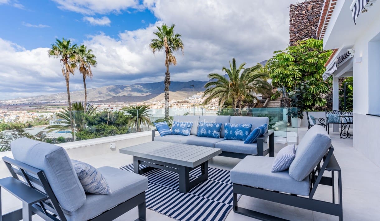 4 soveværelse Villa til salg i Costa Adeje med swimmingpool - € 2.600.000 (Ref: 9503553)