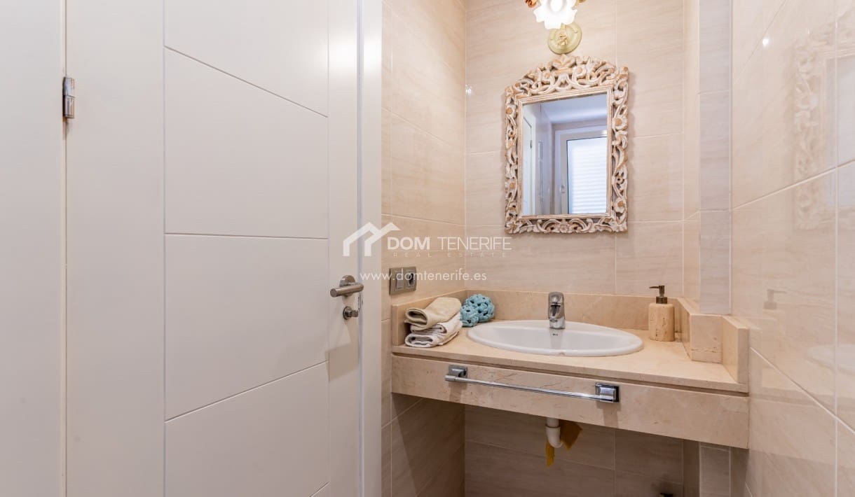 2 bedroom Townhouse for sale in Guia de Isora with pool garage - € 450,000 (Ref: 9525507)