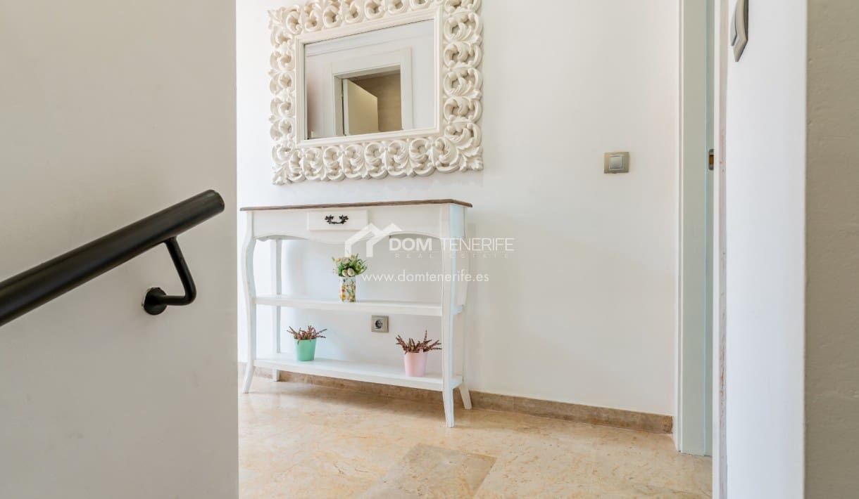 2 bedroom Townhouse for sale in Guia de Isora with pool garage - € 450,000 (Ref: 9525507)