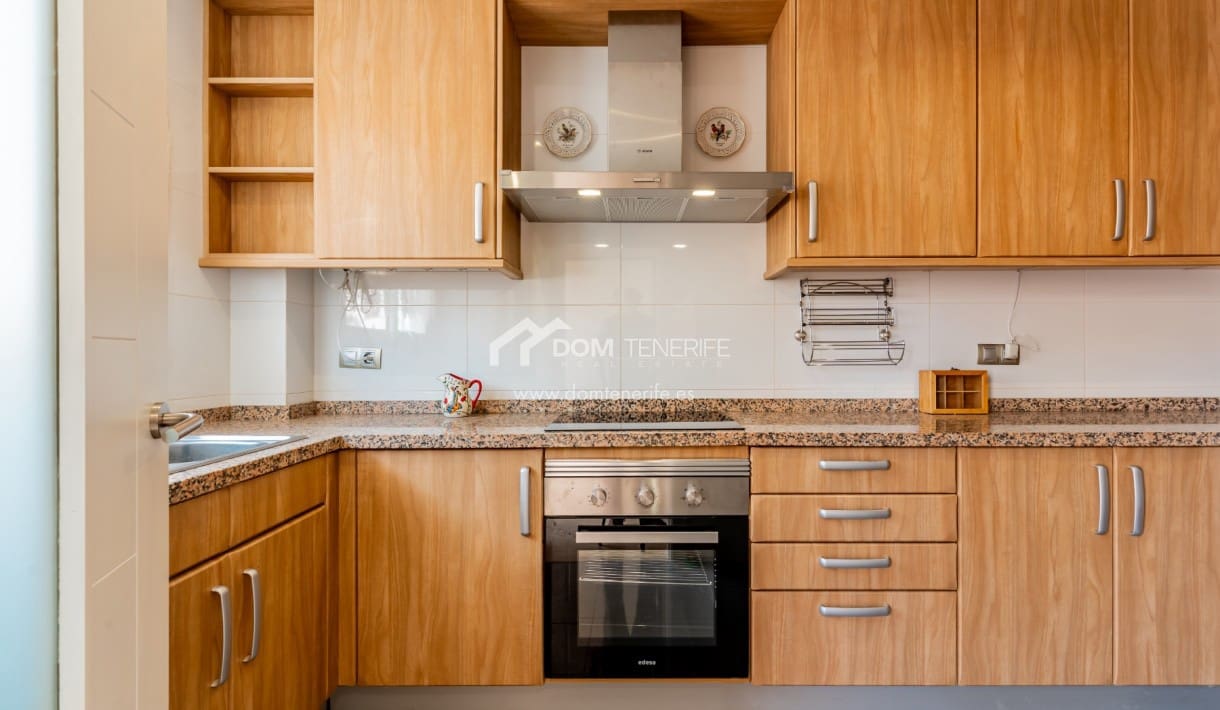 2 bedroom Townhouse for sale in Guia de Isora with pool garage - € 450,000 (Ref: 9525507)