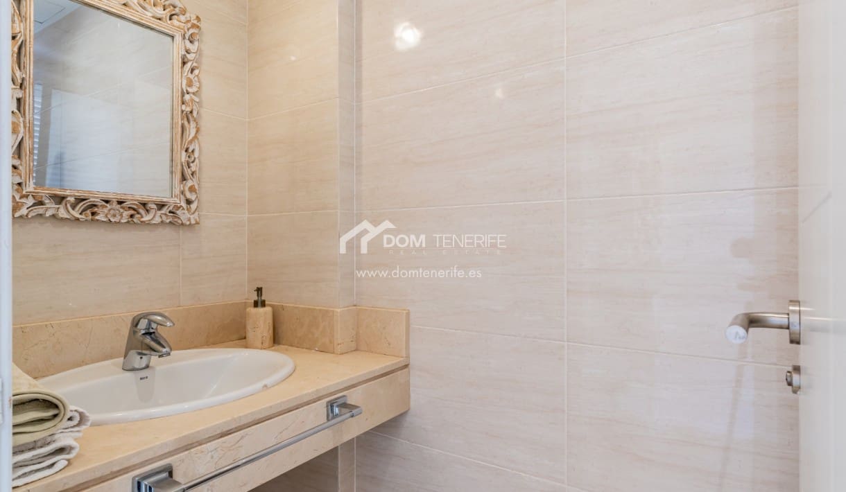 2 bedroom Townhouse for sale in Guia de Isora with pool garage - € 450,000 (Ref: 9525507)