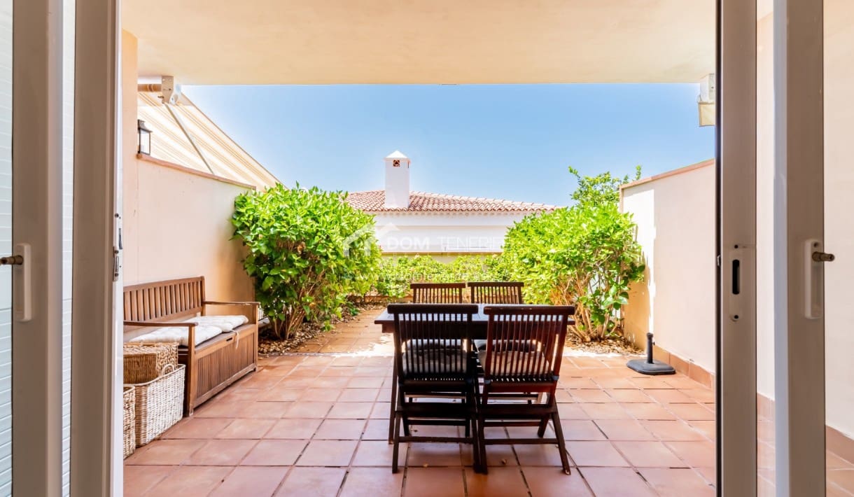 2 bedroom Townhouse for sale in Guia de Isora with pool garage - € 450,000 (Ref: 9525507)