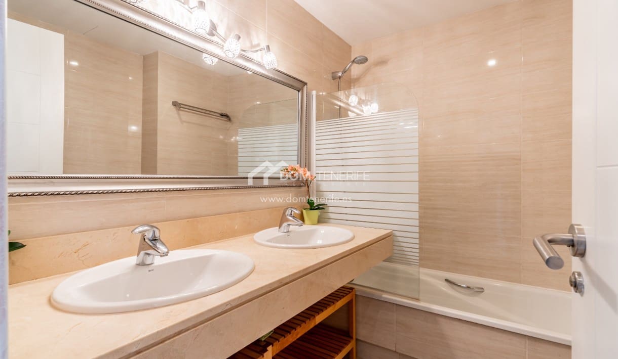 2 bedroom Townhouse for sale in Guia de Isora with pool garage - € 450,000 (Ref: 9525507)